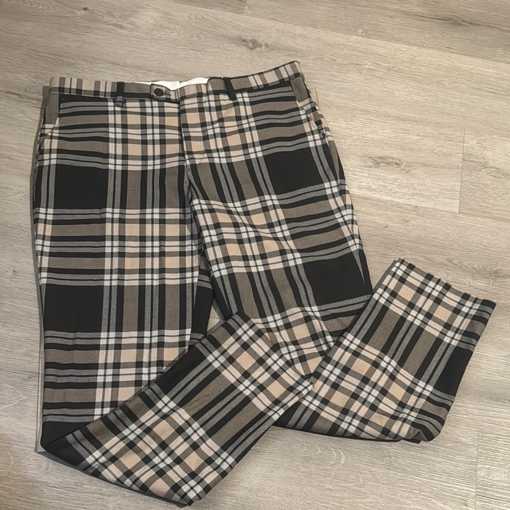 Chic Men’s Cropped Black and Tan Plaid Pants - BooHoo men’s